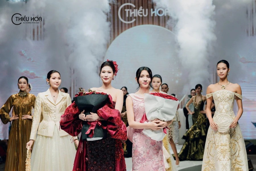 Dàn sao đình đám quy tụ tại BEYOND WORDS: Fashion show đầu tiên của Thiều Hoa