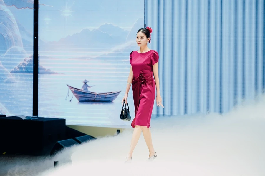 thieu-hoa-dua-cam-hung-tho-han-mac-tu-len-san-dien-beyond-words-2026 1