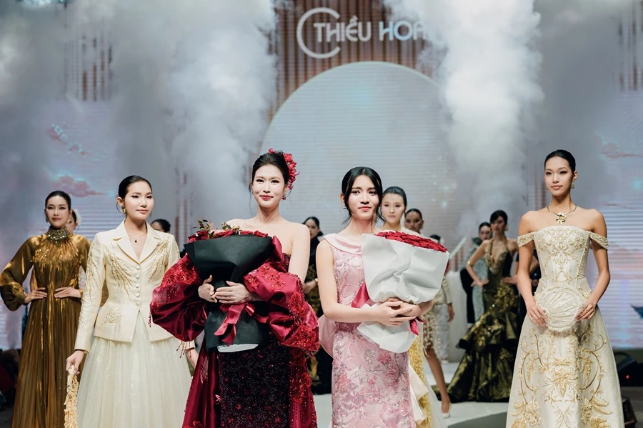 BEYOND WORDS 2026: Thiều Hoa nâng tầm thời trang trung niên bằng không gian nghệ thuật đa giác quan